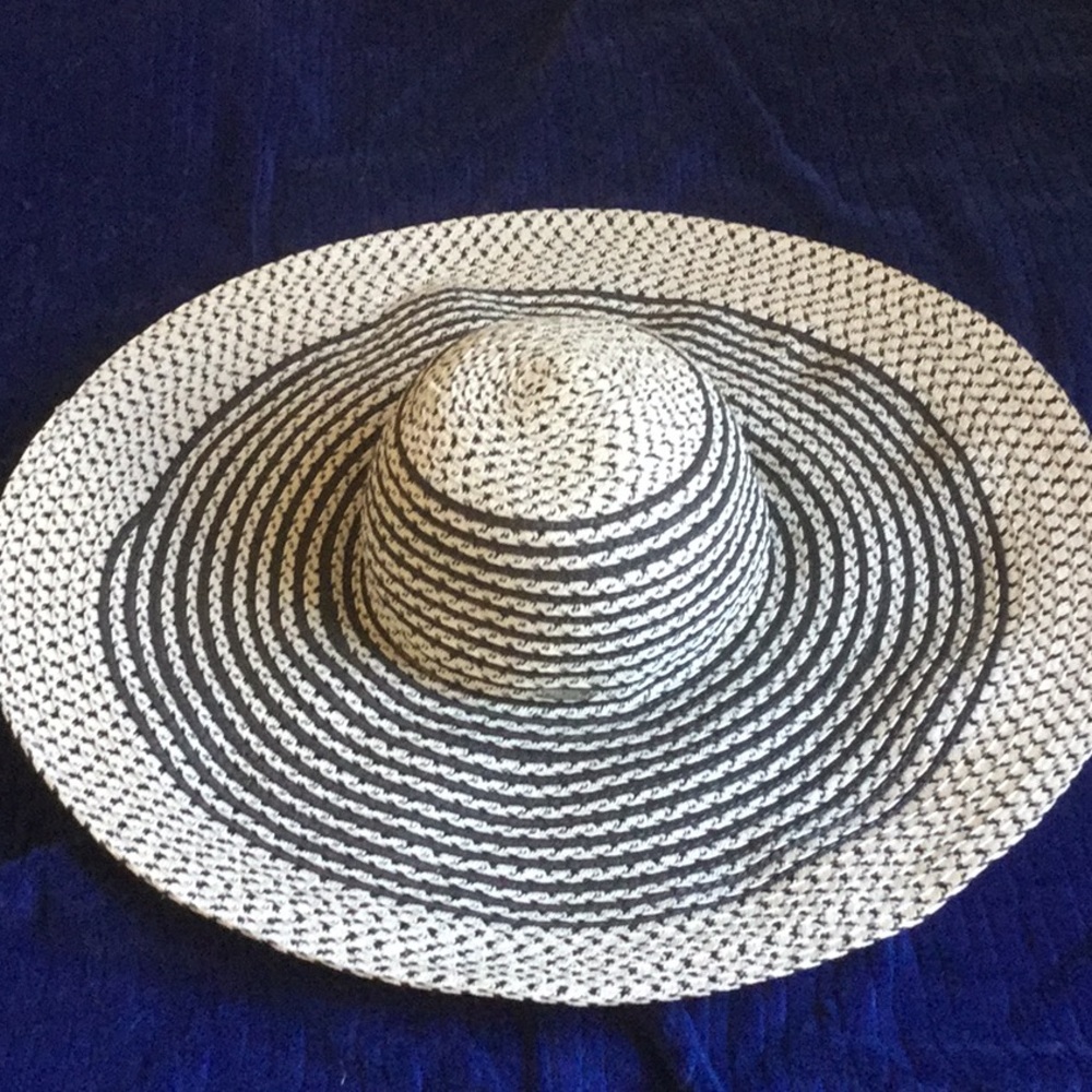 Big sun hat
